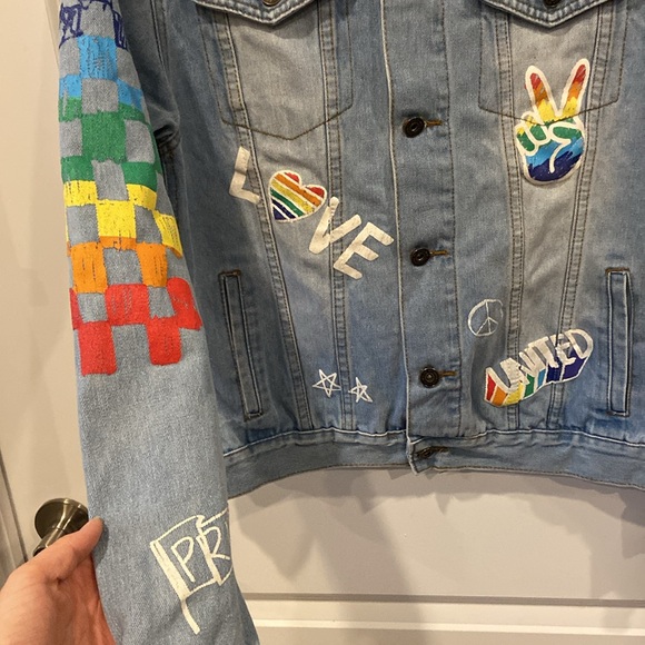 Brooklyn Cloth Peace Love Pride Rainbow Checkered Blue Graphic Jean Jacket M - Picture 3 of 8